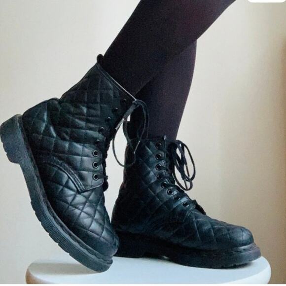 Dr. Martens Coralie Quilted 8-Eye Boots – Black – Women’s 8 (EU 39 / UK 6)